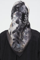 Buket Desenli Sura İpek Eşarp - Antrasit TUGBA