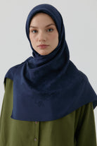 Nevgül Jakar Naturel Eşarp - Lacivert TUGBA