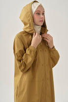 Büzgülü Fermuar Kapamalı Yağmurluk - Camel TUGBA