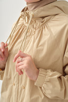 Büzgülü Fermuar Kapamalı Yağmurluk - Taş TUGBA