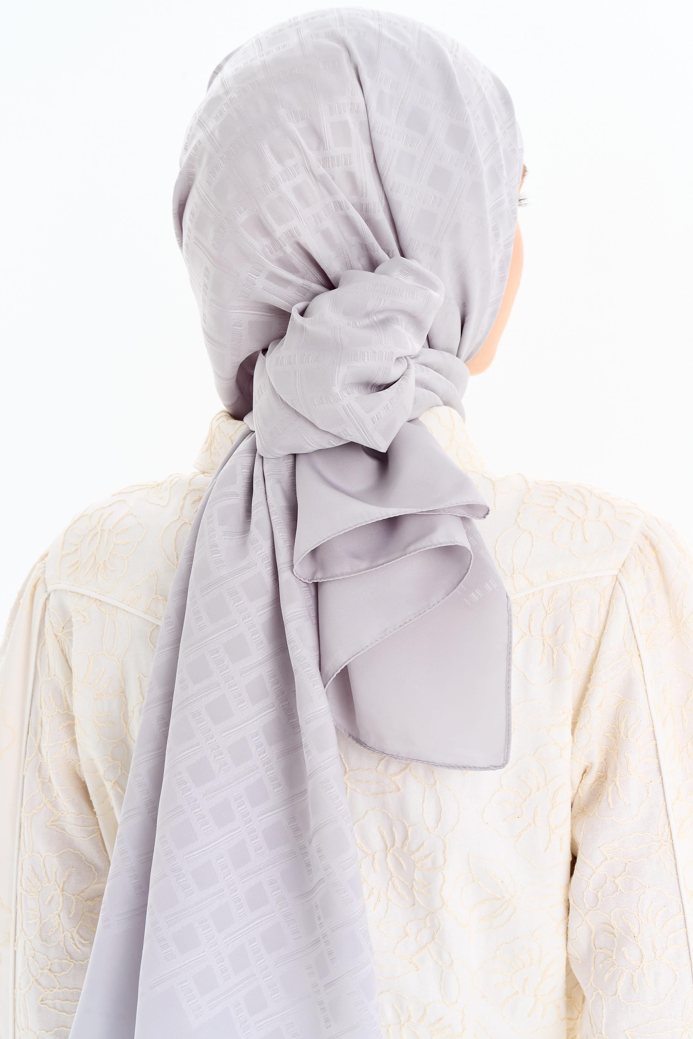 Kare Desen Capri Şal - Gri TUGBA