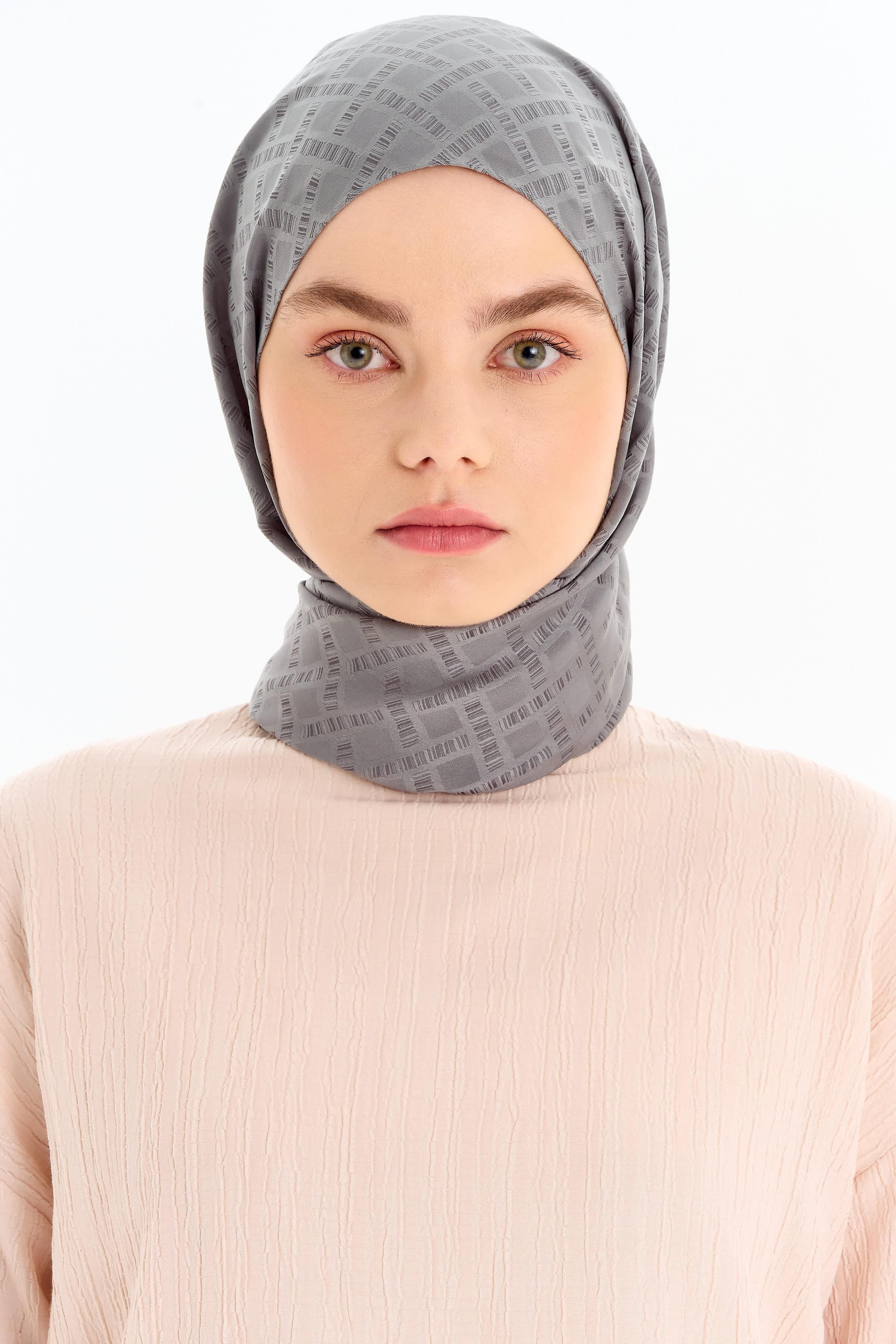 Kare Desen Capri Şal - Koyu Gri TUGBA