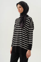 Çizgili Triko Kazak - Siyah TUGBA