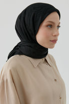 Dalgalı Nida Naturel Eşarp - Siyah TUGBA