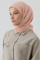 Dalgalı Nida Naturel Eşarp - Somon TUGBA