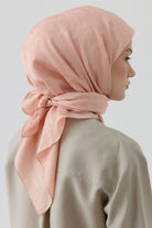 Dalgalı Nida Naturel Eşarp - Somon TUGBA