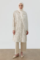 Desenli Yanlardan Bağlamalı Tunik - Bej TUGBA