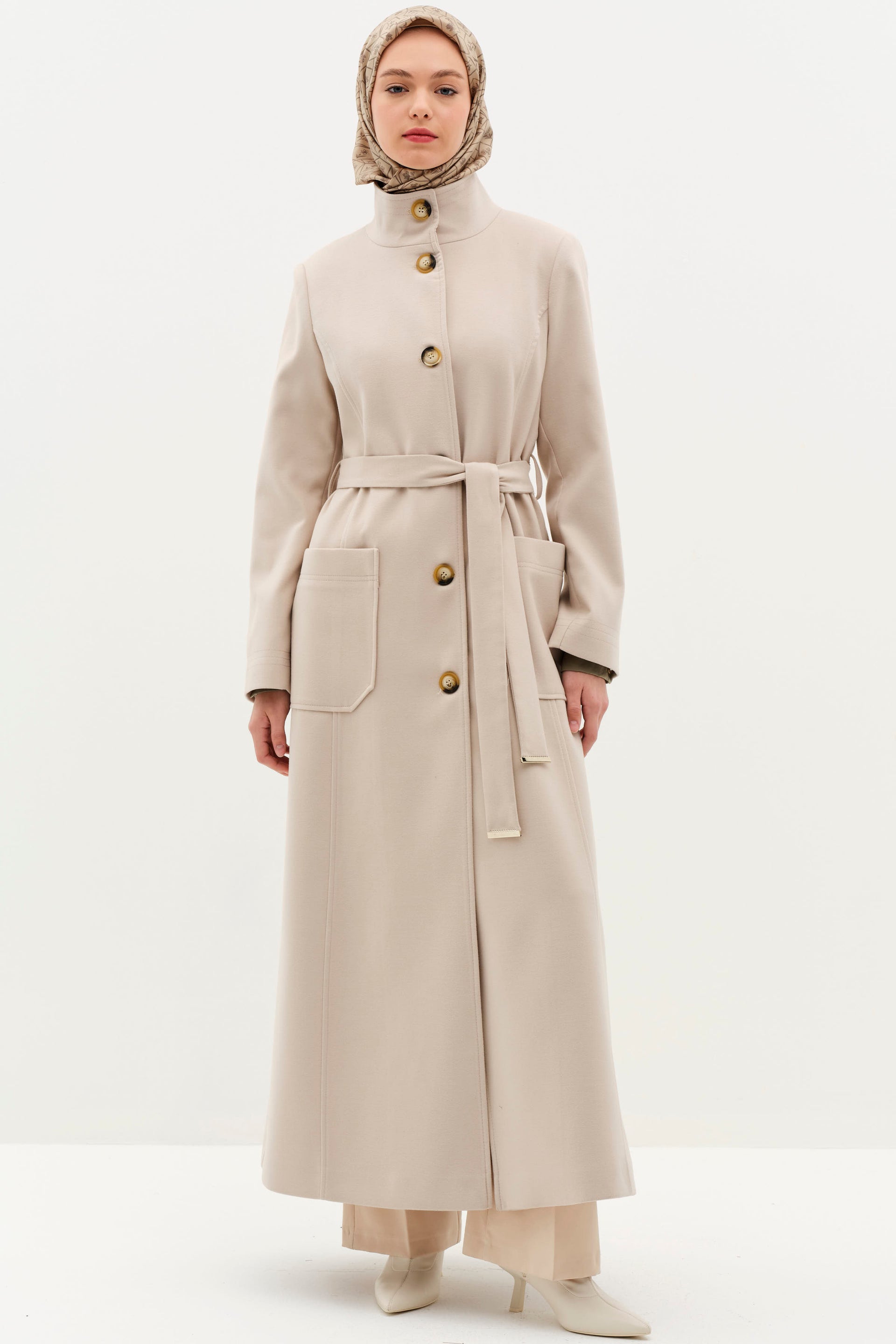 Abrigo con cuello alto y cinturón en la cintura Tugba – TUĞBA