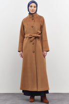 Dik Yakalı Beli Kuşaklı Manto - Tarçın TUGBA