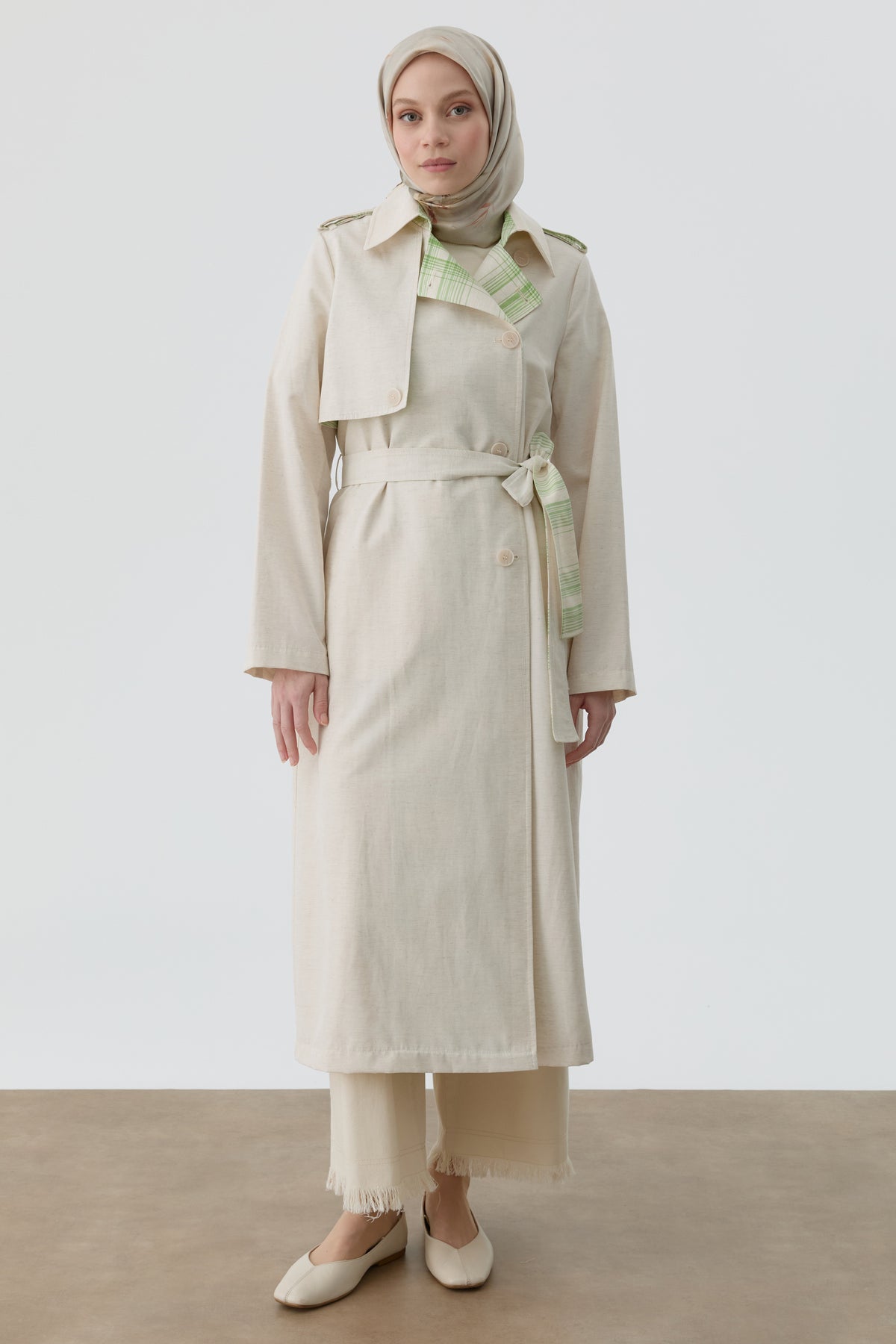 Gabardina combinada de cuadros con cinturón - Beige - Verde