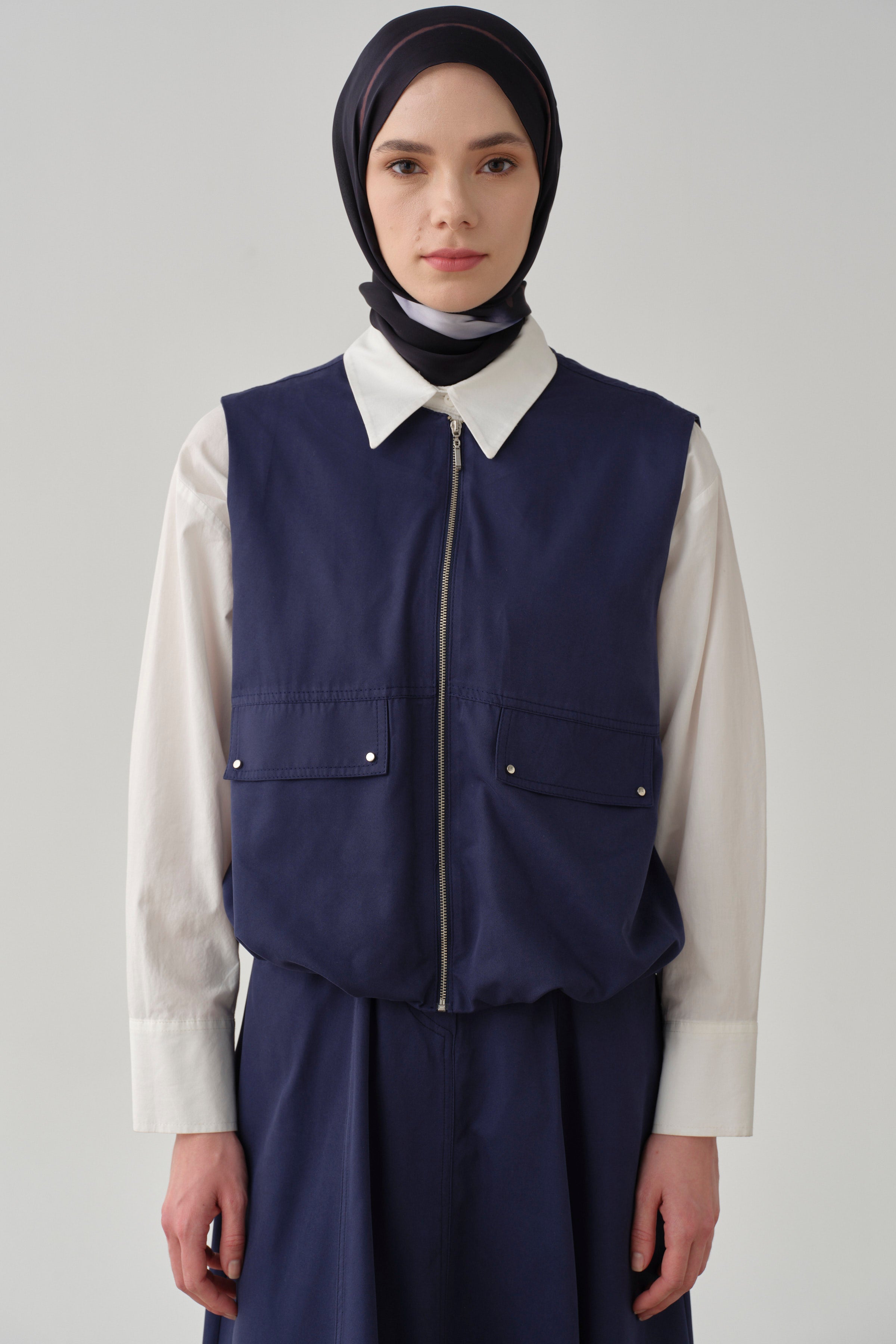トップス RAINMAKER PULL OVER KARATE VEST B NAVY Zipper Closure Balloon Vest - Navy Blue – TUĞBA