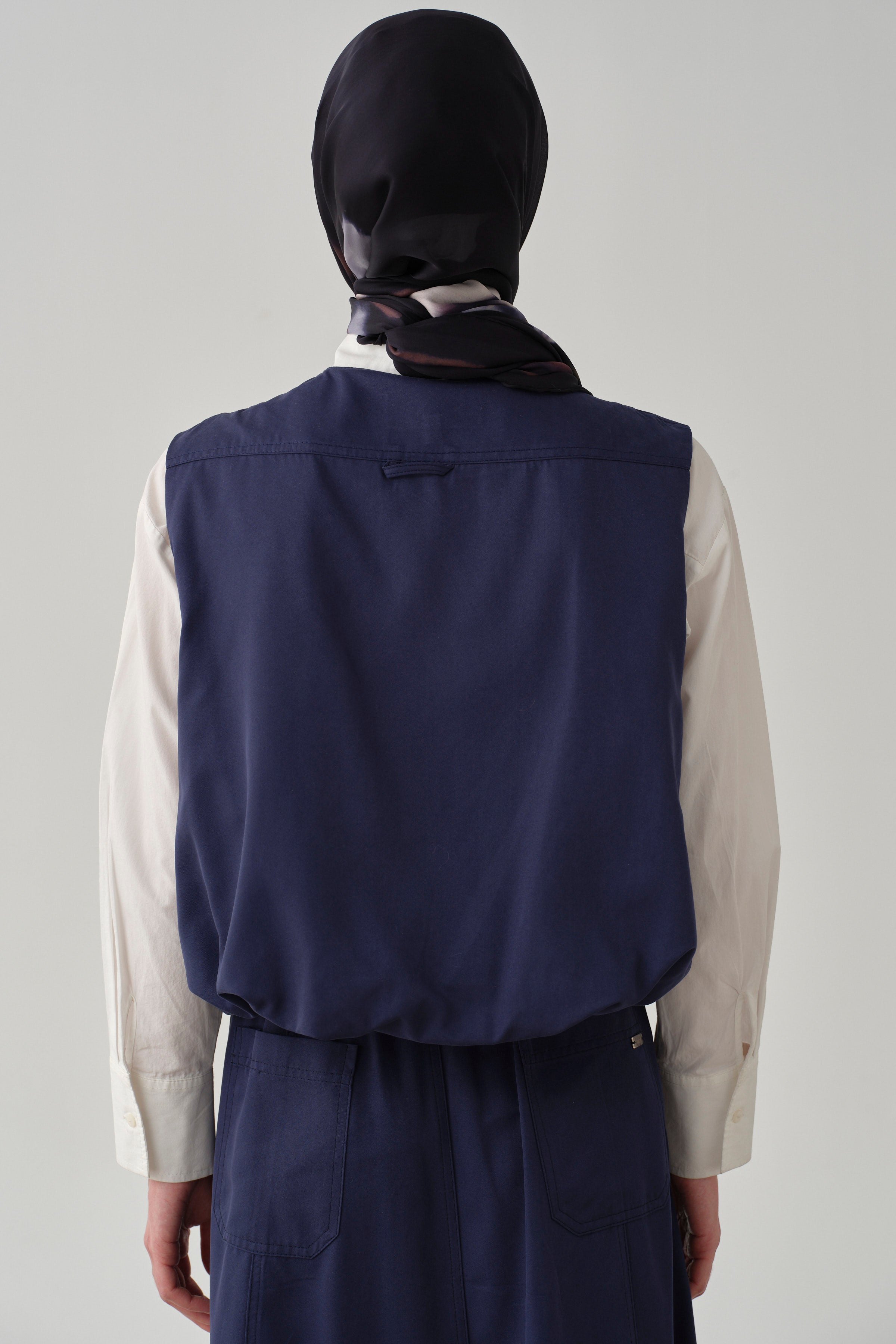 トップス RAINMAKER PULL OVER KARATE VEST B NAVY Zipper Closure Balloon Vest - Navy Blue – TUĞBA
