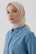 Floral Desen Kenar Detaylı Stil Eşarp - Bej TUGBA