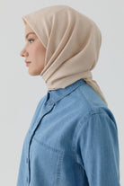 Floral Desen Kenar Detaylı Stil Eşarp - Bej TUGBA