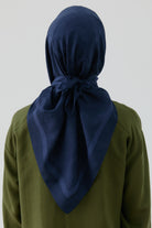 Floral Desen Kenar Detaylı Stil Eşarp - Lacivert TUGBA