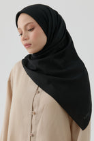 Floral Desen Kenar Detaylı Stil Eşarp - Siyah TUGBA