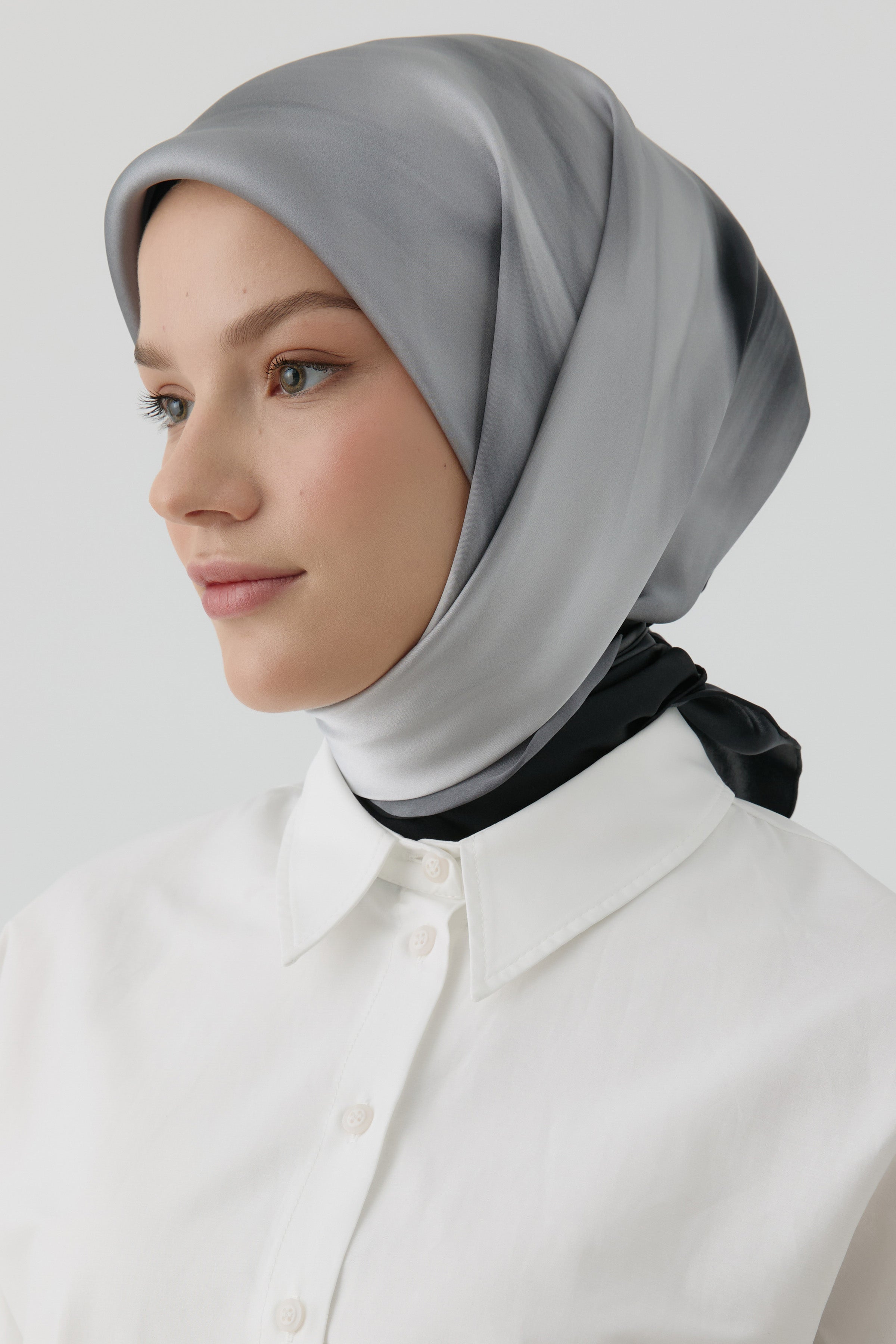 Flu Desenli Sura İpek Eşarp - Antrasit TUGBA