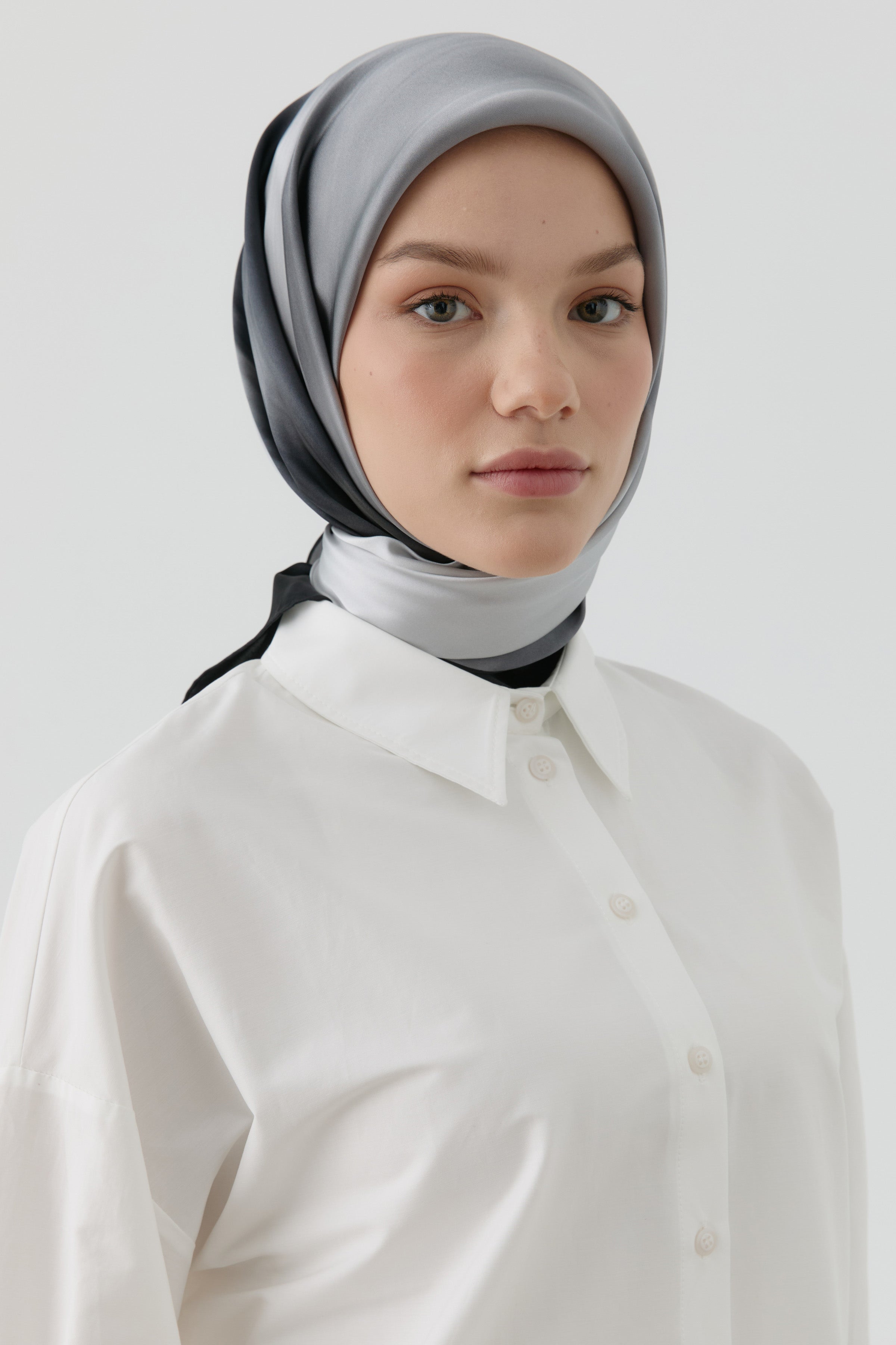 Flu Desenli Sura İpek Eşarp - Antrasit TUGBA