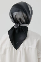 Flu Desenli Sura İpek Eşarp - Antrasit TUGBA