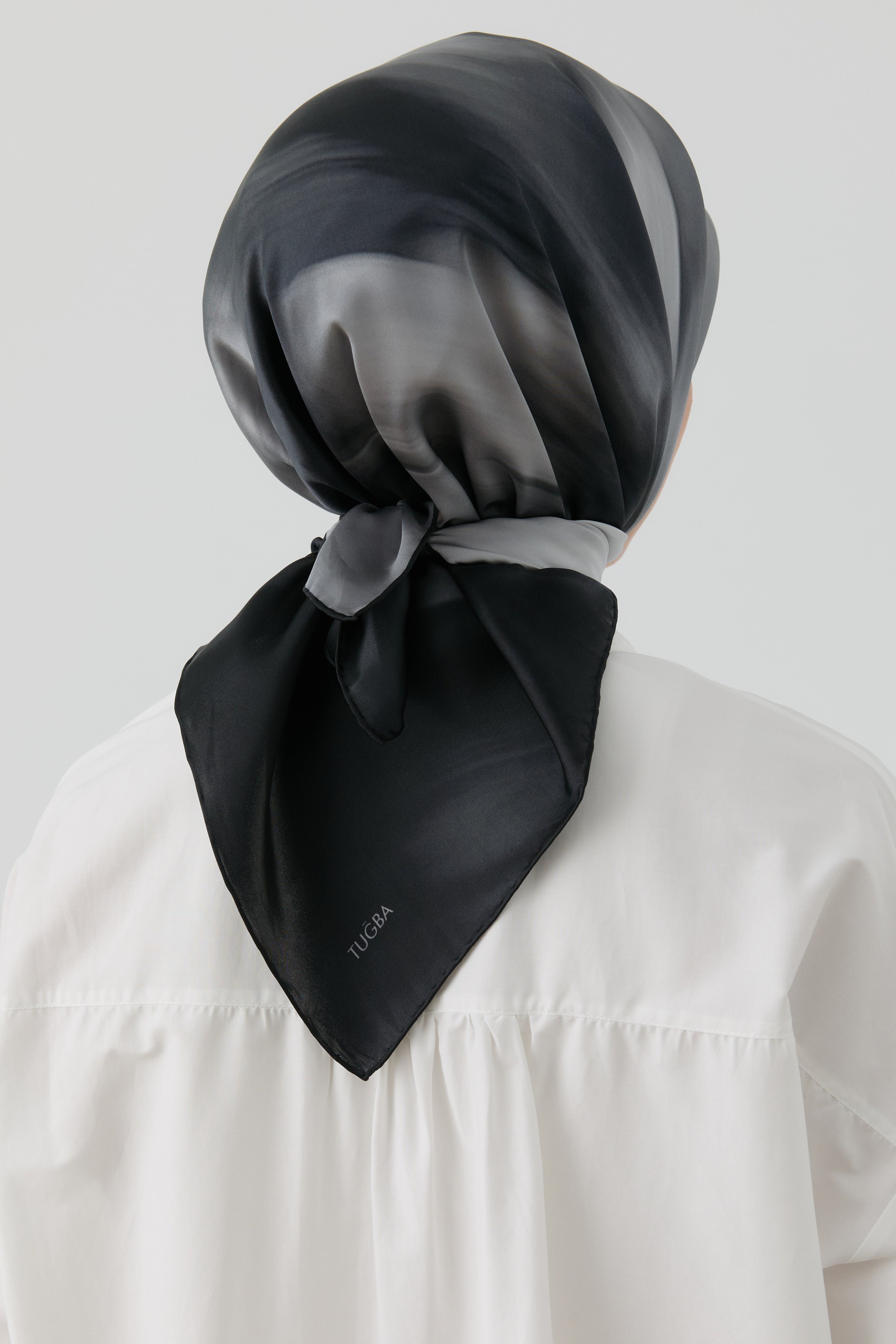 Flu Desenli Sura İpek Eşarp - Antrasit TUGBA