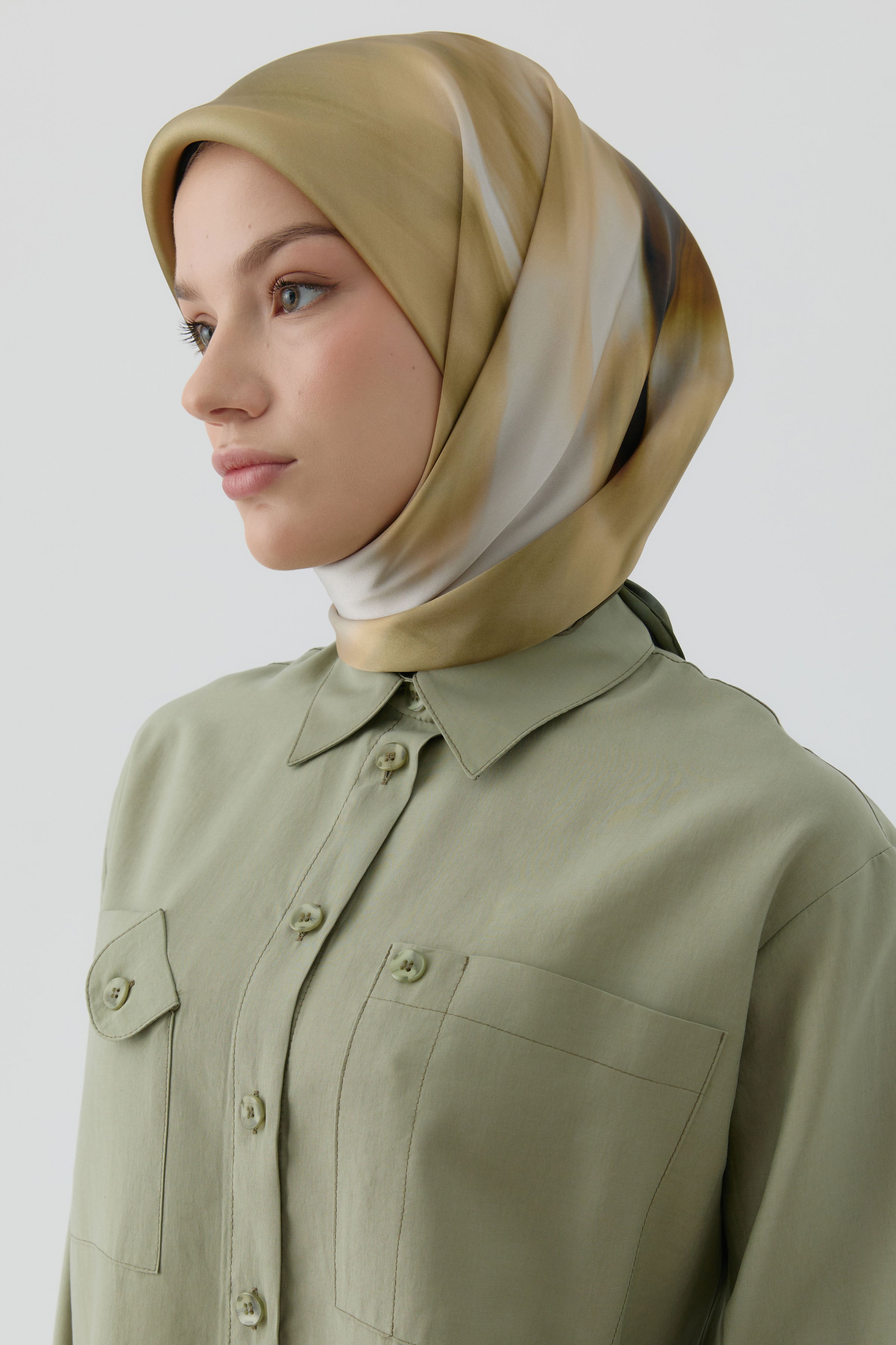 Flu Desenli Sura İpek Eşarp - Haki TUGBA