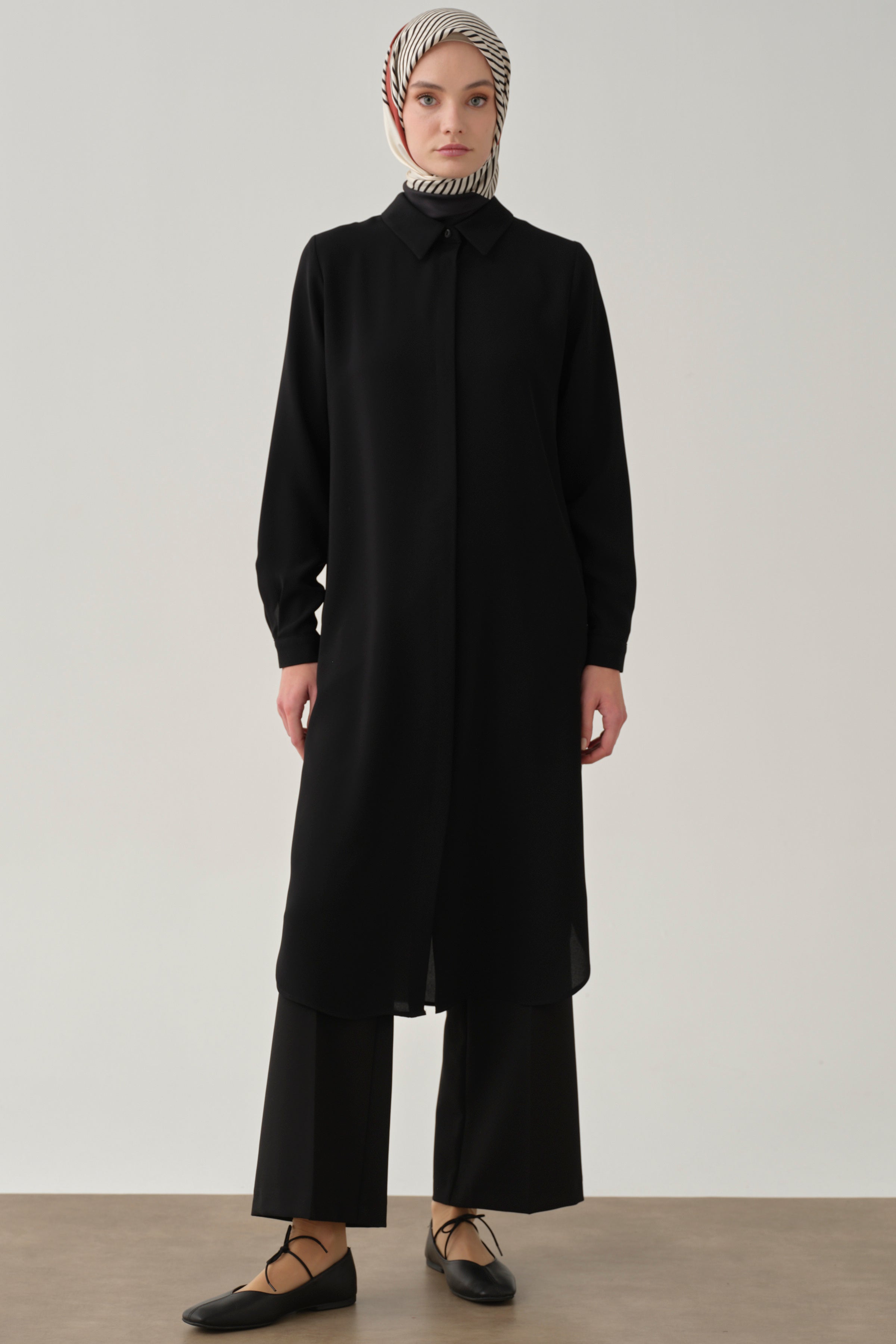 Gizli Patlı Basic Tunik - Siyah TUGBA