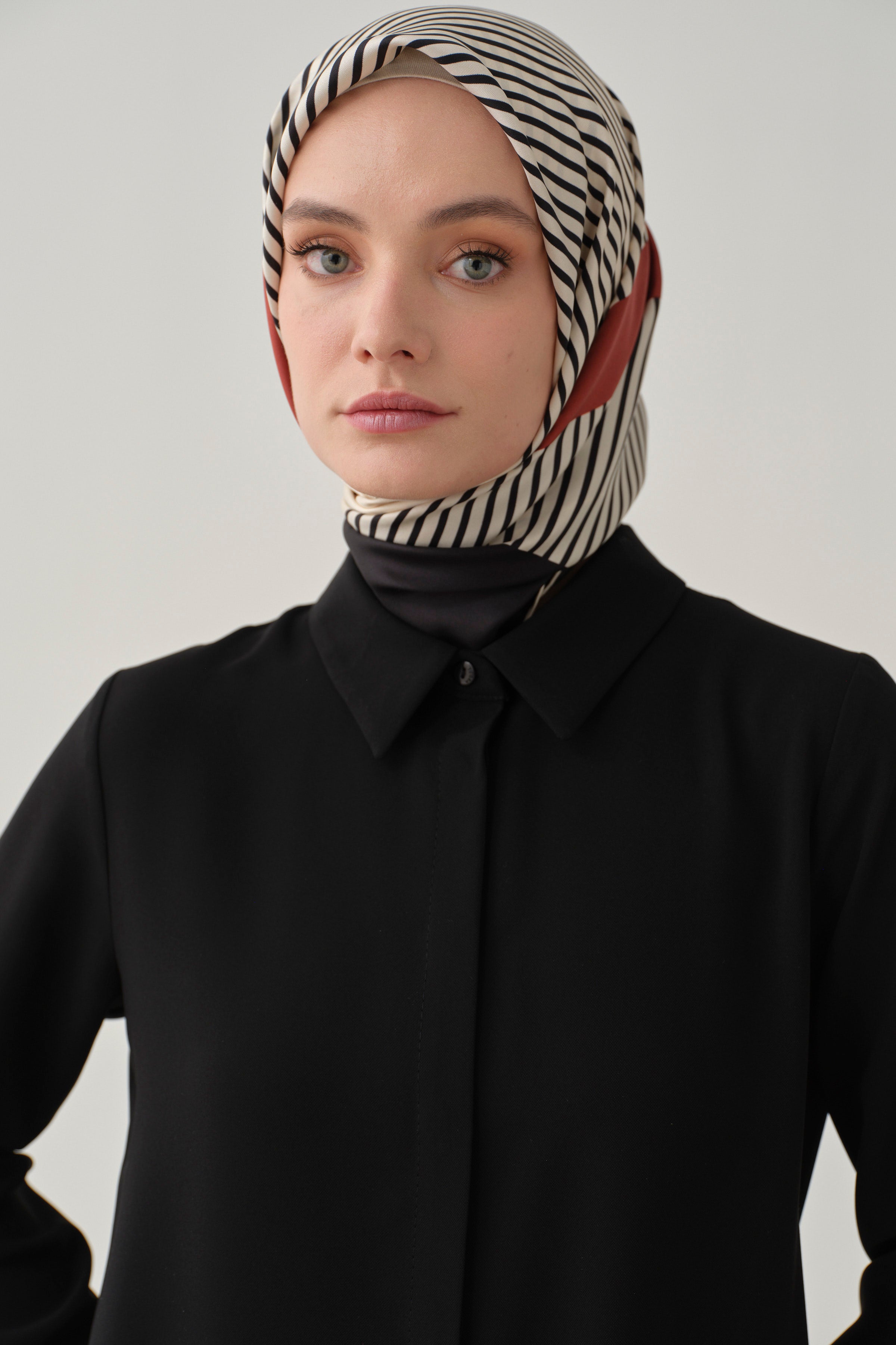 Gizli Patlı Basic Tunik - Siyah TUGBA