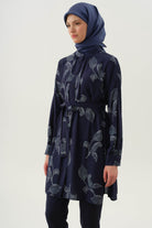 Hakim Yaka Büzgülü Floral Yaprak Desenli Tunik - Lacivert TUGBA