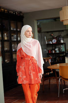 Hakim Yaka Büzgülü Floral Yaprak Desenli Tunik - Mercan TUGBA