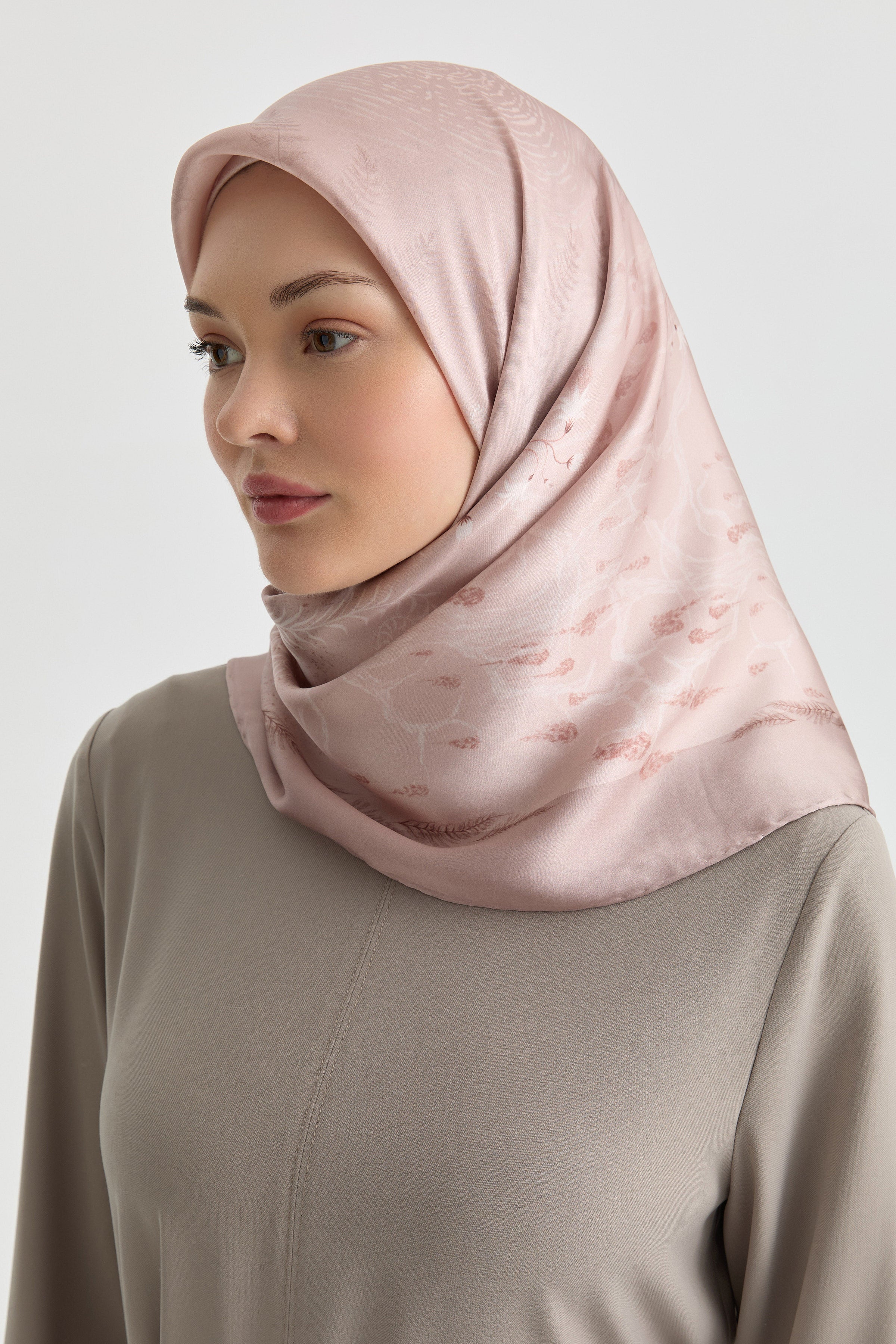 Aden Sura İpek Eşarp - Pudra TUGBA
