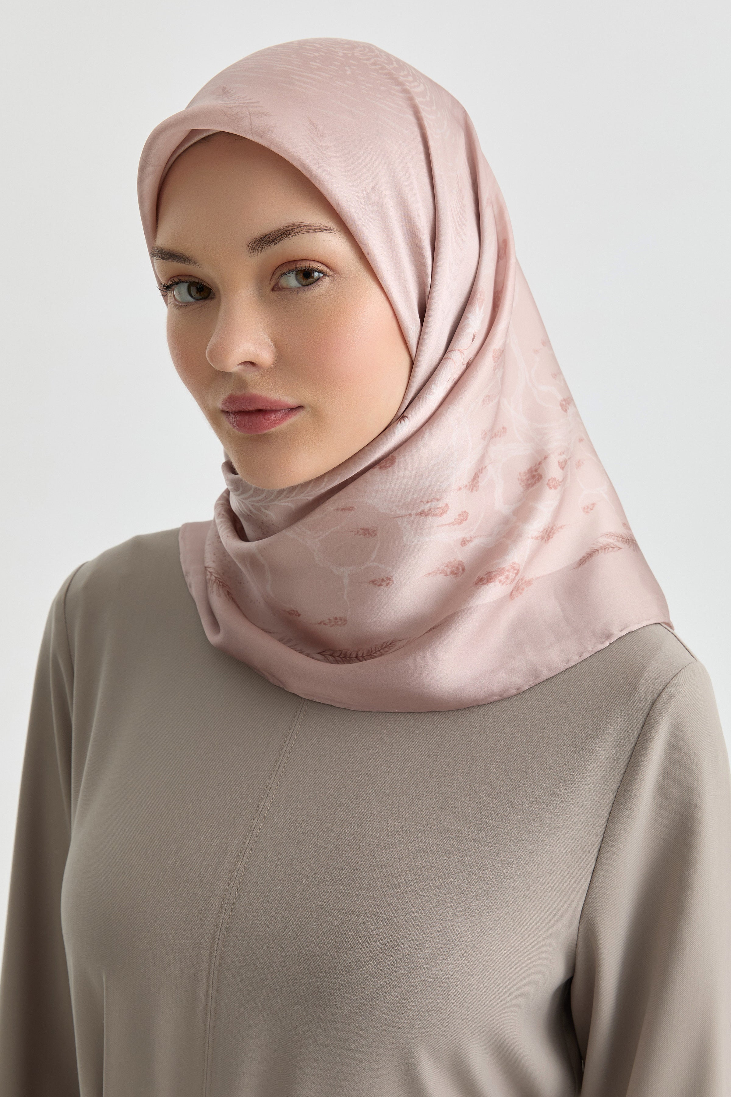 Aden Sura İpek Eşarp - Pudra TUGBA