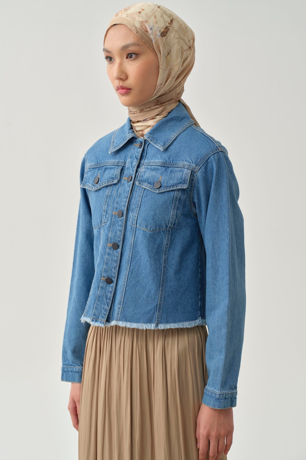 İki Cepli Uzun Kollu Kısa Denim Ceket - İndigo TUGBA