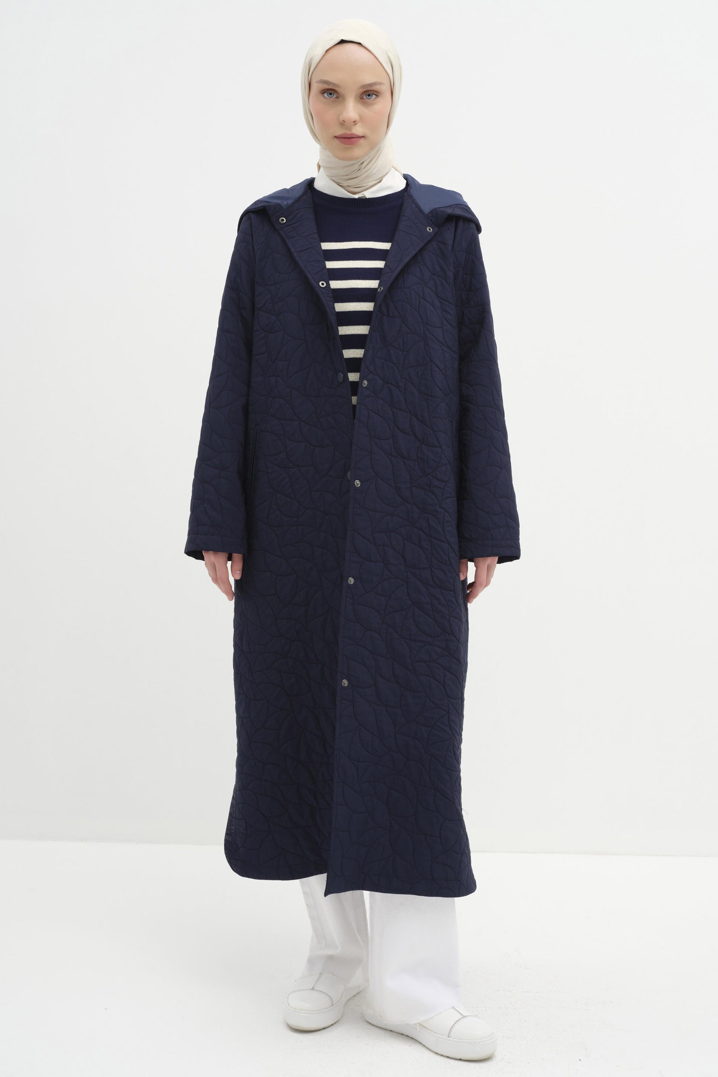 Kapüşonlu Çıtçıt Kapamalı İnce Kapitone Kap - Lacivert TUGBA