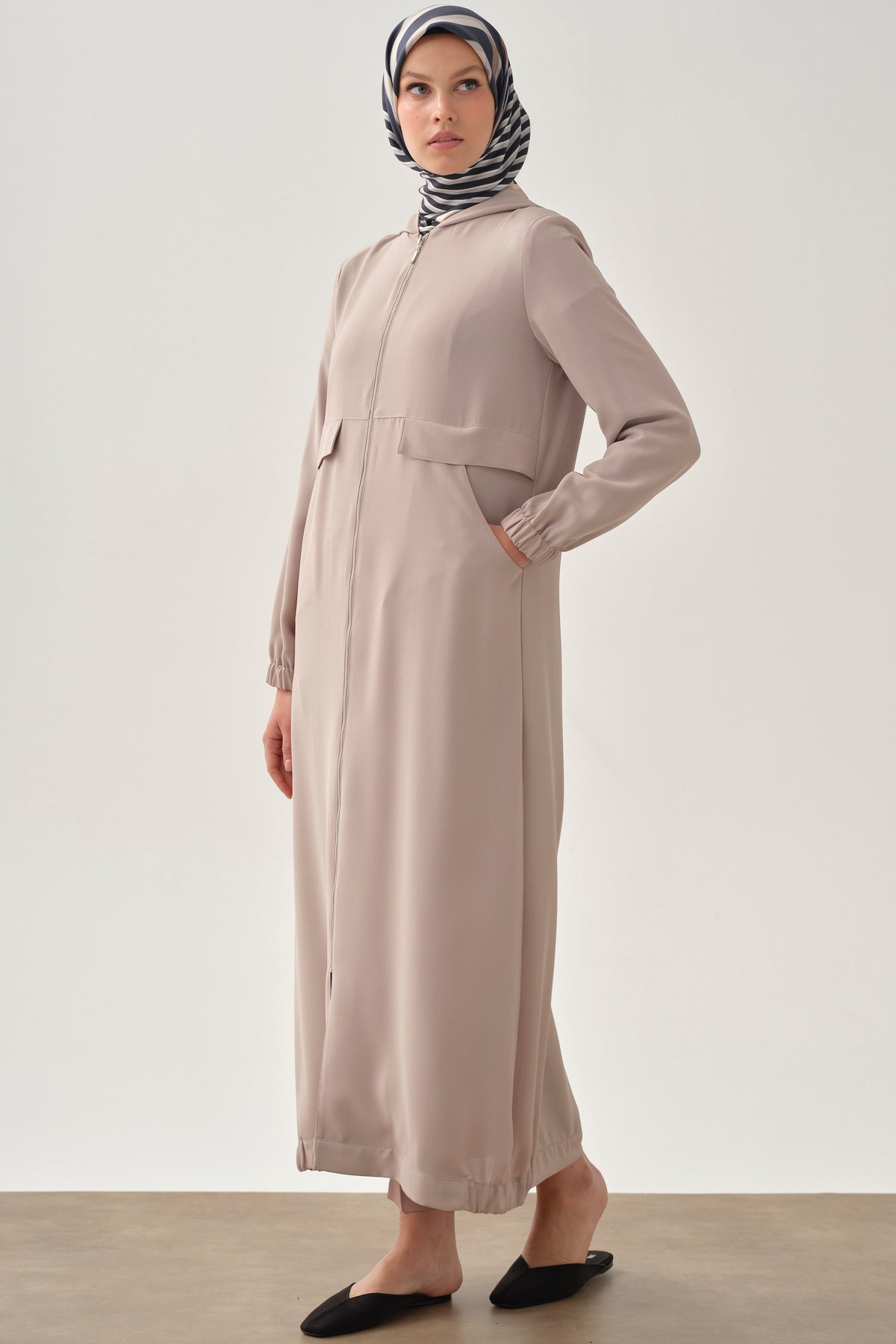Abaya con capucha y cierre de cremallera - Piedra