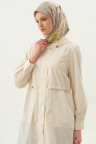 Kapüşonlu Lastik Detaylı Kap - Ekru TUGBA