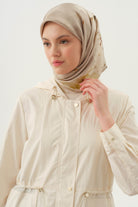 Kapüşonlu Lastik Detaylı Kap - Ekru TUGBA