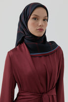 Kare Çizgi Desenli Twill İpek Eşarp - Lacivert TUGBA