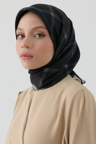 Kare Çizgi Desenli Twill İpek Eşarp - Siyah TUGBA