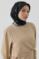 Kare Çizgi Desenli Twill İpek Eşarp - Siyah TUGBA