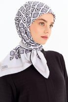 Karesel Desenli Stil Eşarp - Ekru TUGBA
