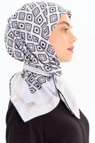 Karesel Desenli Stil Eşarp - Ekru TUGBA