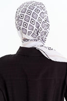 Karesel Desenli Stil Eşarp - Ekru TUGBA