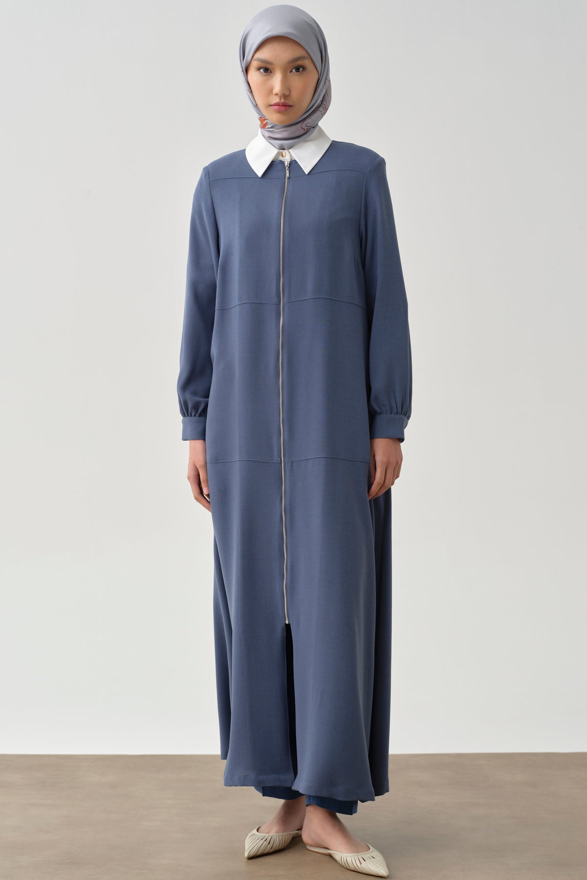 Cut-Out Detail Zippered Abaya - Blue