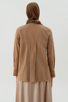Kesik Detaylı Yırtmaçlı Gömlek - Camel TUGBA