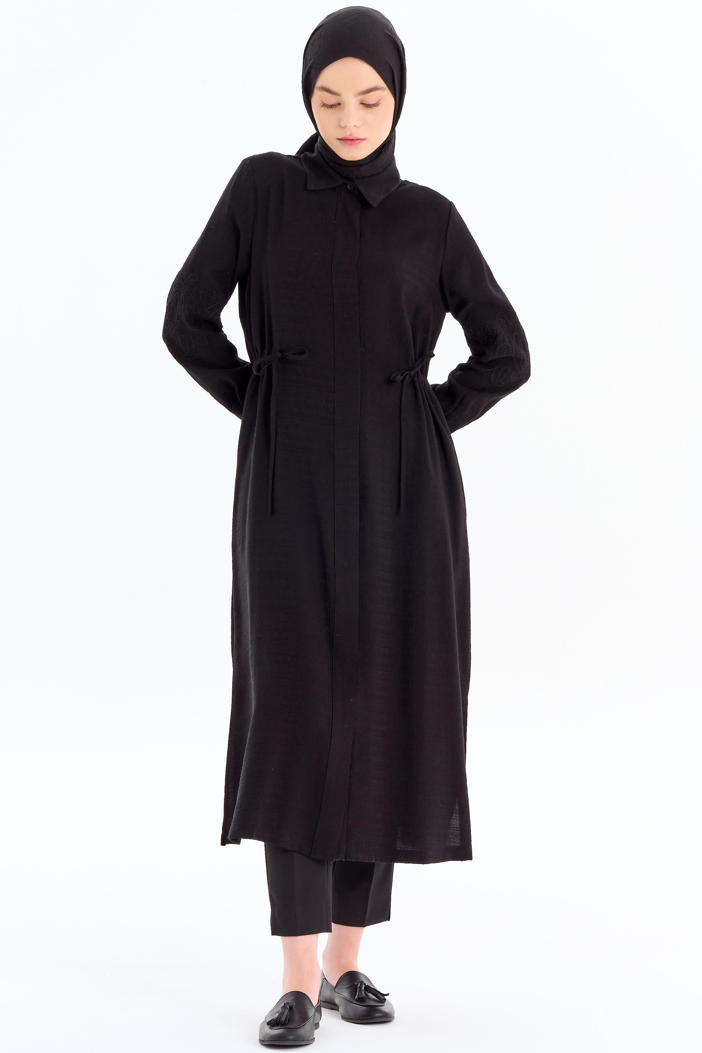 Kollar Nakış Detaylı Yırtmaçlı Giy-Çık - Siyah TUGBA