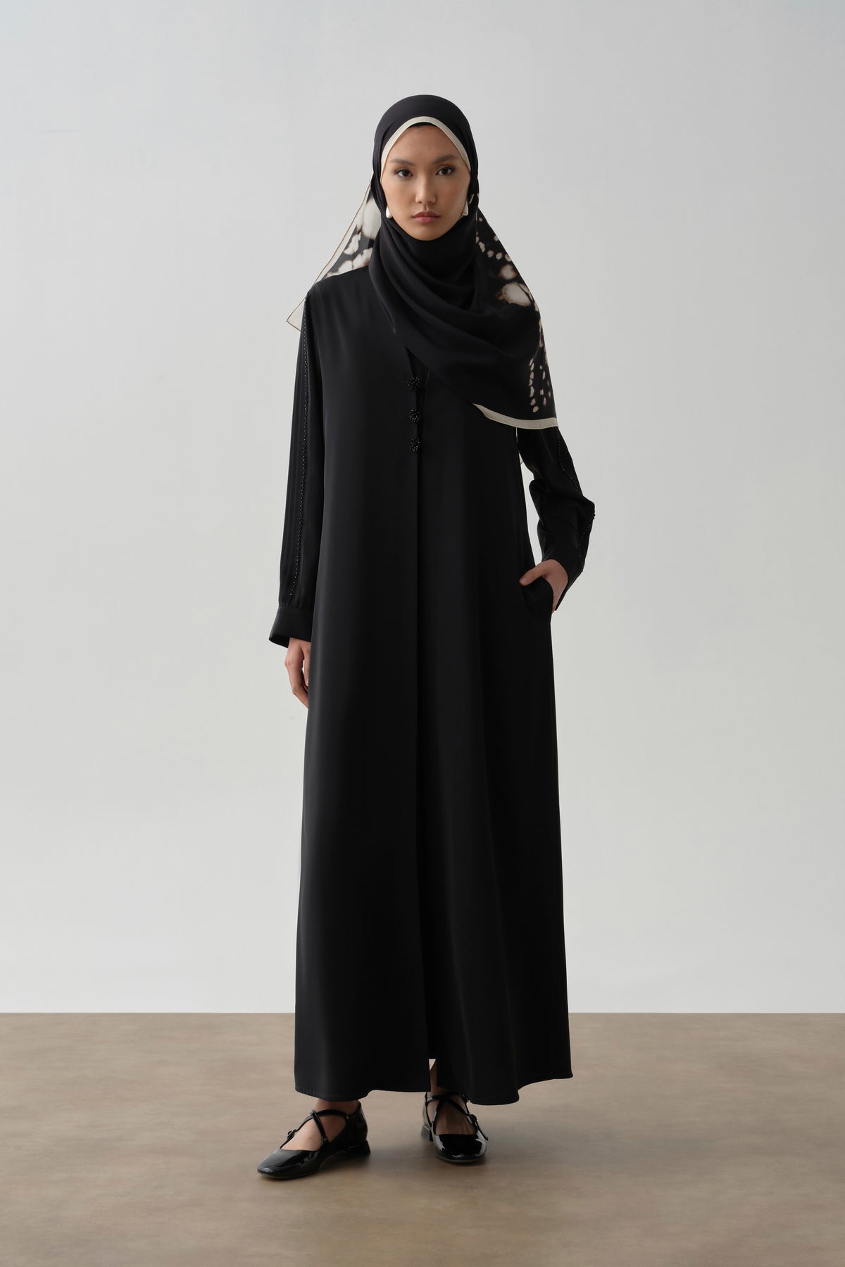 Kolları Boncuklu Nervür Detaylı Abaya Takım - Siyah TUGBA