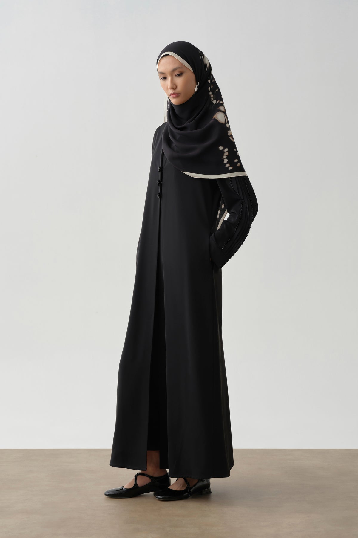 Kolları Boncuklu Nervür Detaylı Abaya Takım - Siyah TUGBA