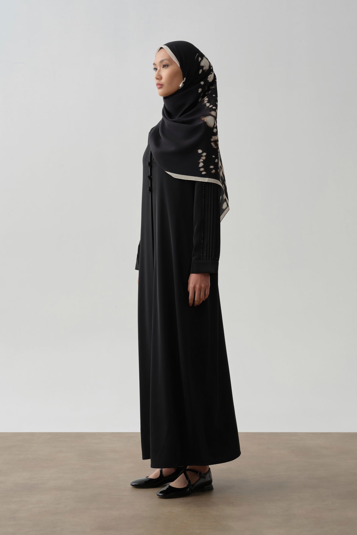 Kolları Boncuklu Nervür Detaylı Abaya Takım - Siyah TUGBA