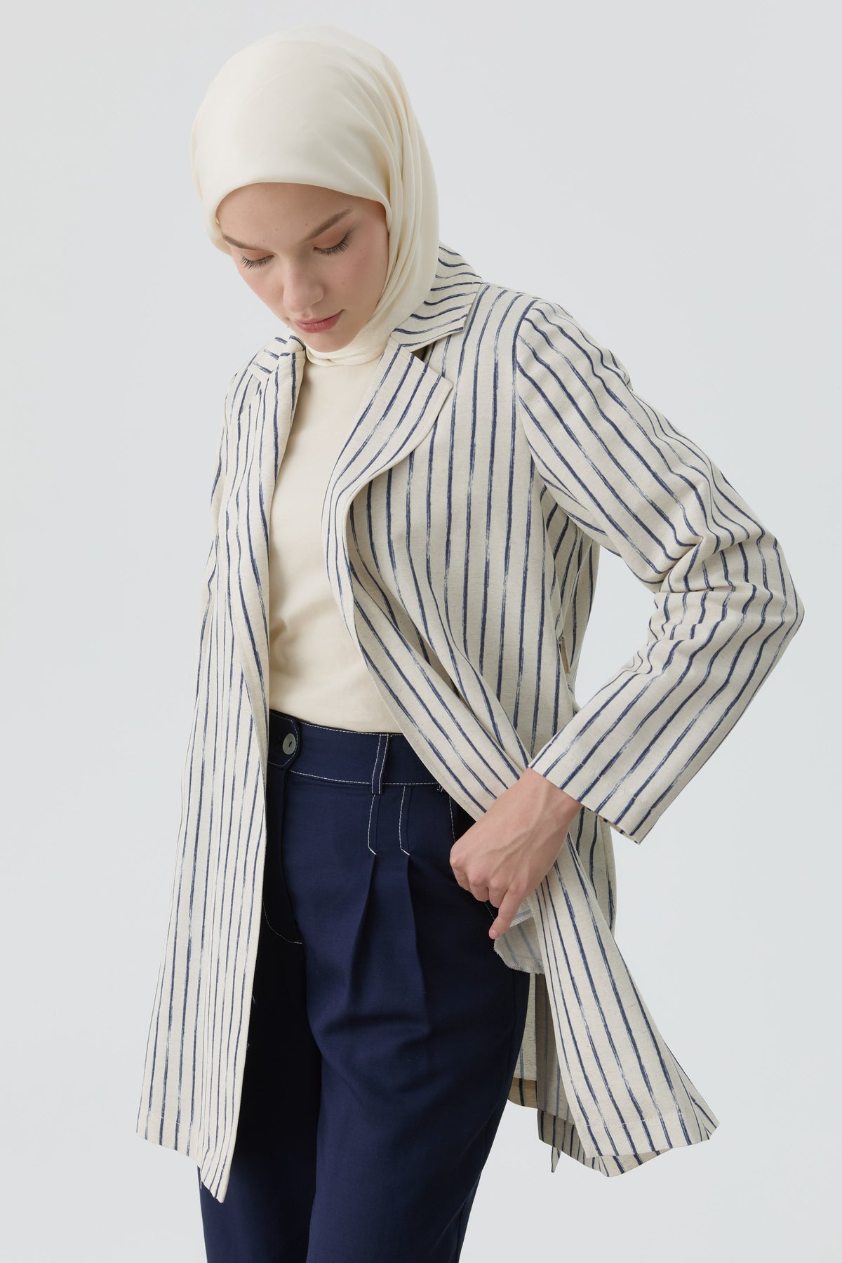 Kuşaklı Çizgili Blazer Ceket - Lacivert TUGBA