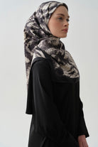 İzel Twill İpek Eşarp - Siyah TUGBA